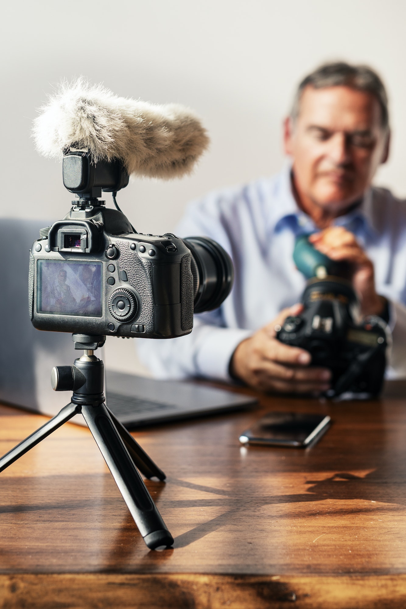 photographer-vlogging-about-cameras.jpg